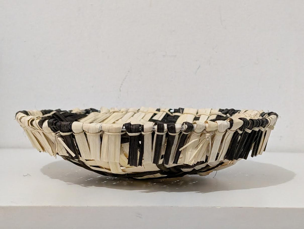 8" Hopi Sifter Basket, S Tenakhongva. Black& White