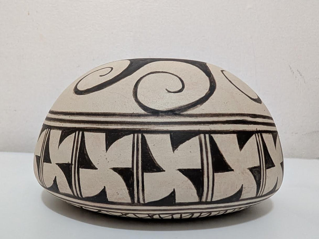 Dee Toosie Hopi Pot, 2026