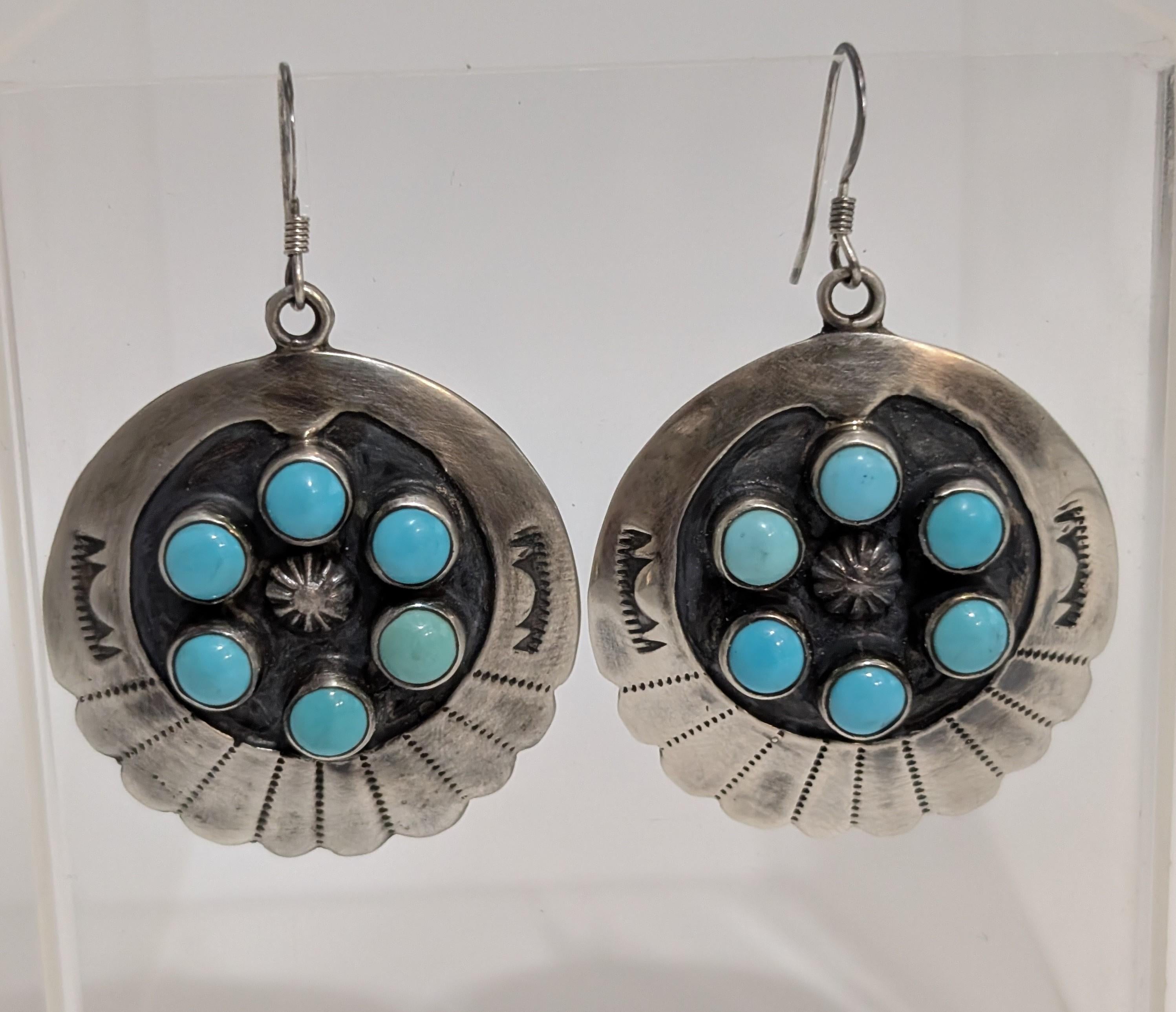 Round Silver w 6 dots of Turquoise